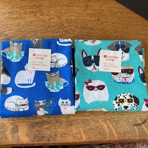 Set of Two Everyday Living Dual Terry Kitchen Towels - Cats and Dogs. NWT - Picture 1 of 11